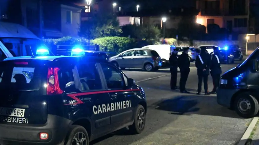 I carabinieri fuori dall'abitazione a San Felice dov'è successa la tragedia
