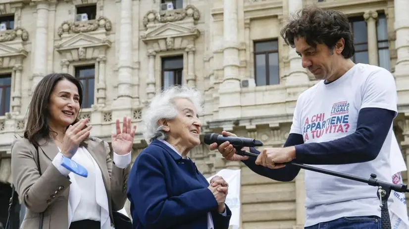 La manifestazione fuori dalla Cassazione