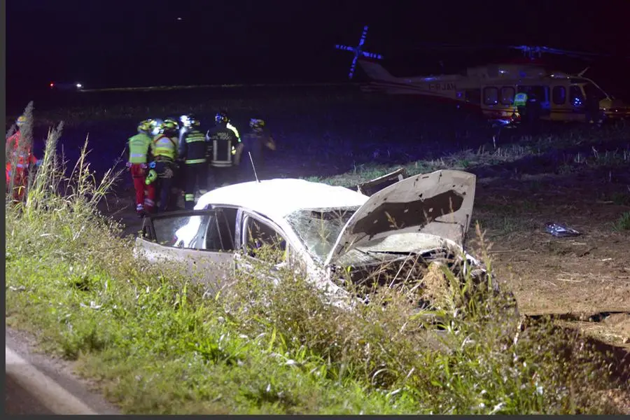 Borgo San Giacomo, auto si ribalta: quattro feriti, due sono gravi