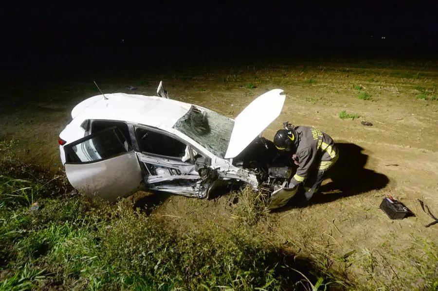 Borgo San Giacomo, auto si ribalta: quattro feriti, due sono gravi