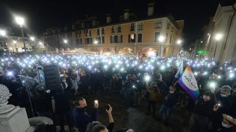 La manifestazione in piazza del Mercato a sostegno dei diritti civili