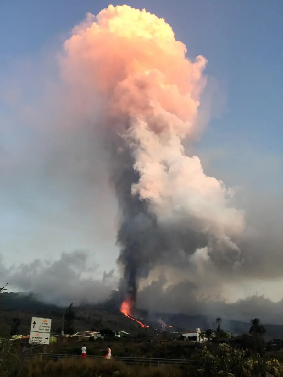 Canarie, l'eruzione del Cumbre Vieja sull'isola di La Palma