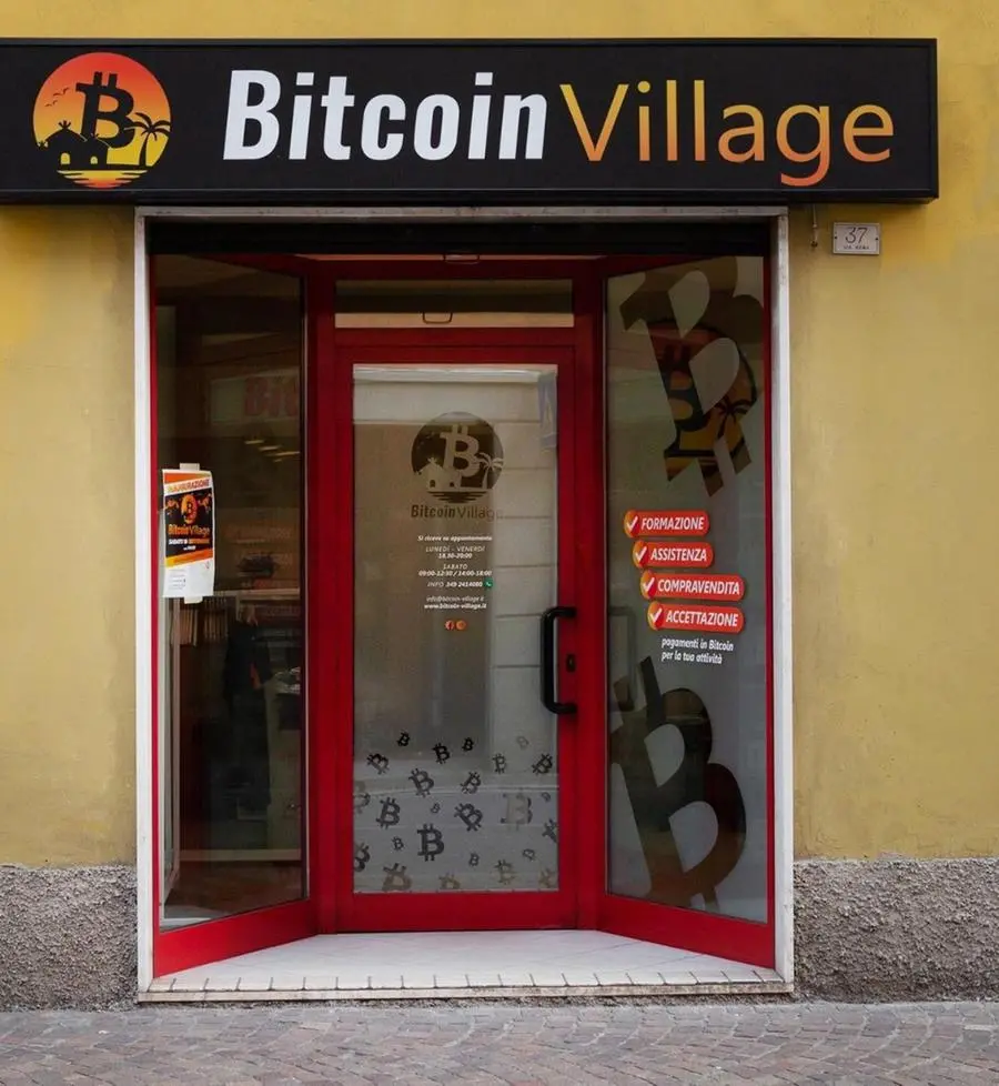 L'ingresso del Bitcoin Village a Darfo Boario