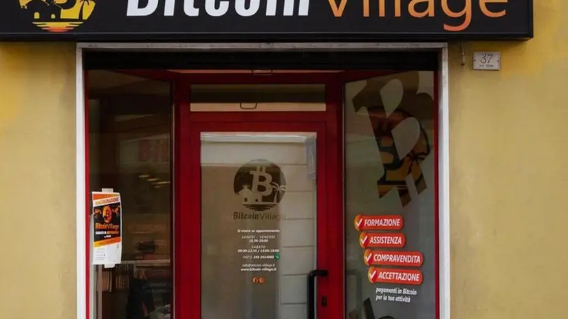 L'ingresso del Bitcoin Village a Darfo Boario