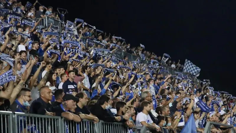 La curva del Brescia durante la partita contro il Crotone