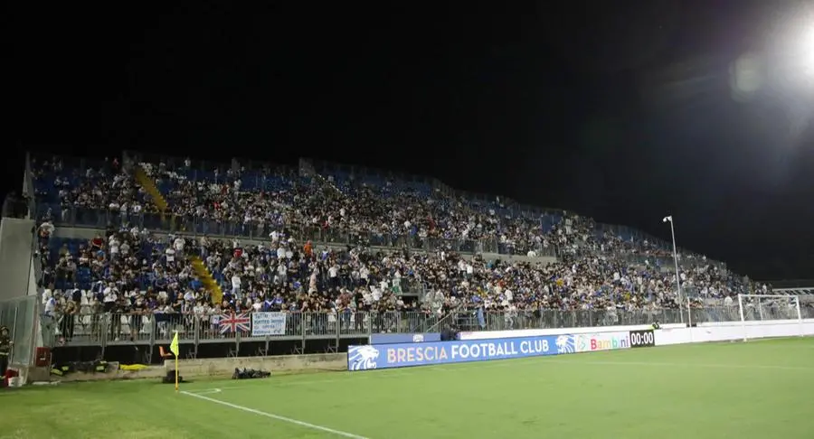 La curva del Brescia durante la partita contro il Crotone