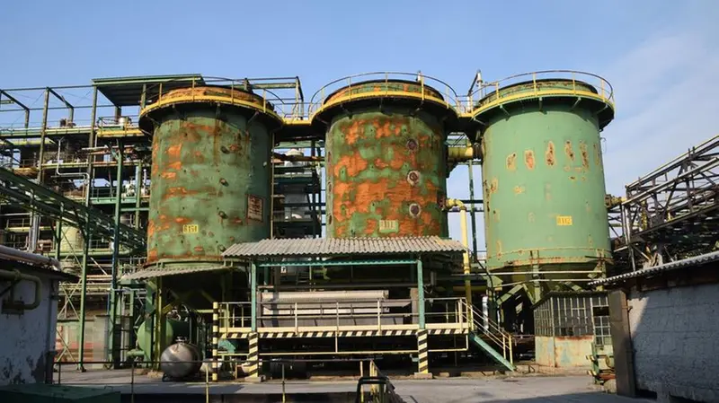 I silos all’interno della cittadella industriale epicentro del Sito di interesse nazionale Brescia-Caffaro