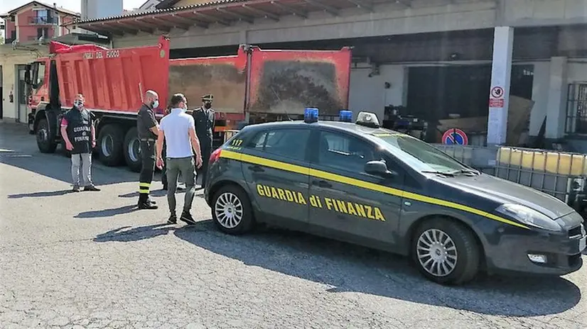 Il gasolio sequestrato dalla Guardia di Finanza viene affidato ai Vigili del Fuoco