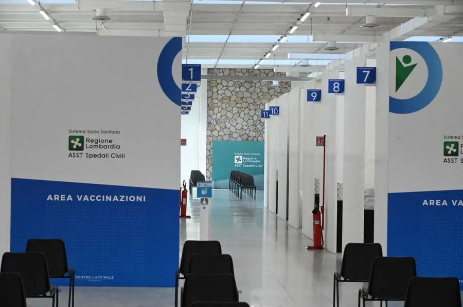L'inaugurazione del nuovo centro vaccinale di Poncarale