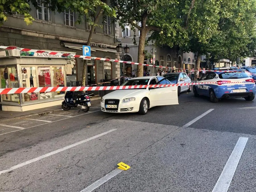 La sparatoria è avvenuta alle 8 del mattino fuori da un bar a Trieste