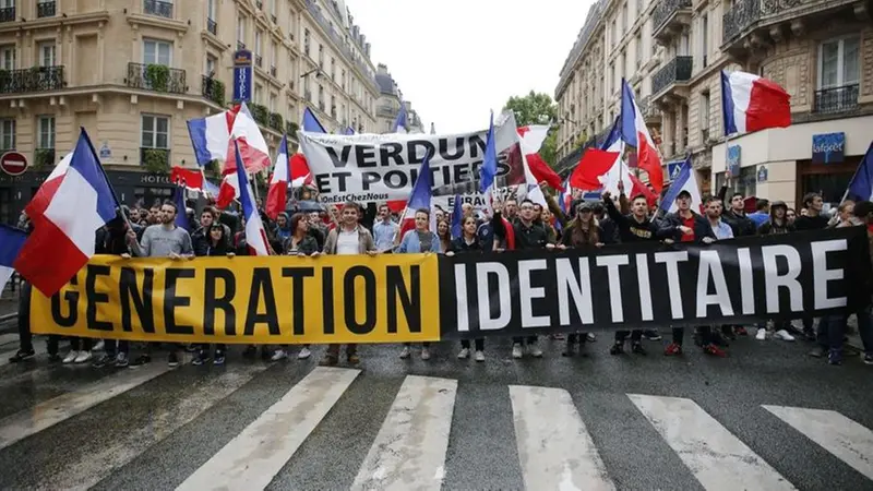 Manifestanti di Génération Identitaire a Parigi
