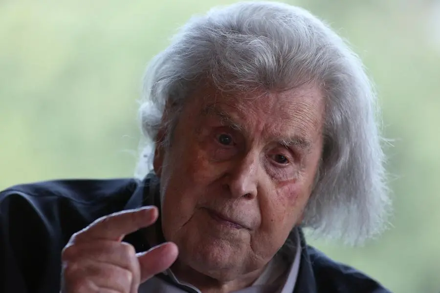 Addio a Theodorakis, morto a 96 anni: compose la «Danza di Zorba»