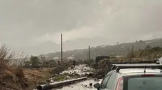 Una strada devastata dopo la tromba d'aria a Pantelleria - Foto Ansa © www.giornaledibrescia.it