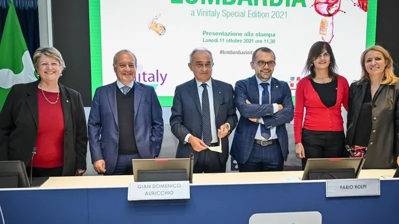 La presentazione ieri a Milano. Da sinistra Lisa Bellocchi, Giovanni Mantovani, Gian Domenico Auricchio, Fabio Rolfi, Giovanna Prandini, Roberta Garibaldi