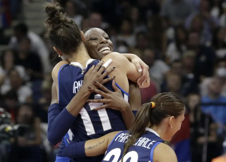 L'Italia ha vinto gli Europei di volley (col numero 11 la bresciana Anna Danesi)