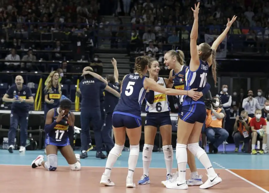 L'Italia ha vinto gli Europei di volley (col numero 11 la bresciana Anna Danesi)