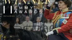L'immagine proposta sul profilo Twitter di The Crown per segnalare la vittoria agli Emmy
