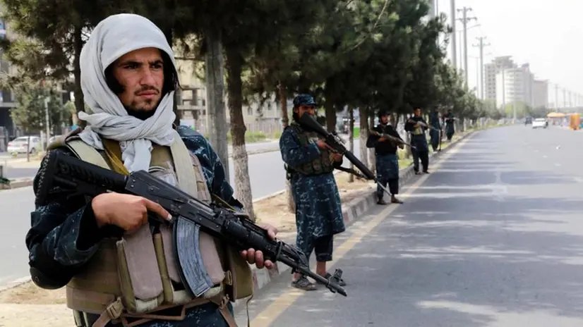 Soldati talebani presidiano le strade