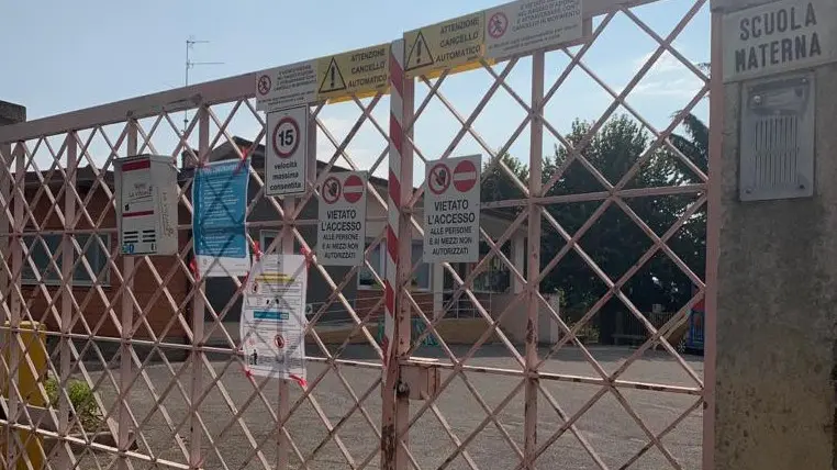 L’ingresso della scuola per l’infanzia della Fondazione La Vittoria sigillato dall’amministrazione