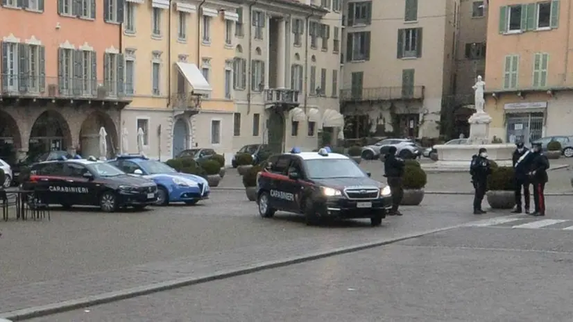 Pattuglie dei carabinieri sulla piazza Paolo VI © www.giornaledibrescia.it