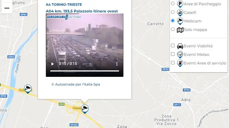 I rallentamenti in A4 a Ponte Oglio per la presenza del cigno immortalati da una webcam di Autostrade.it