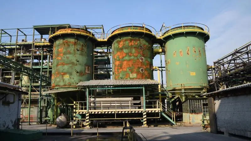 Cisterne con segni di erosione dentro la Caffaro