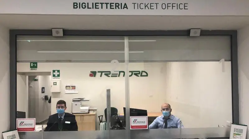 Riapre la biglietteria Trenord di Desenzano del Garda