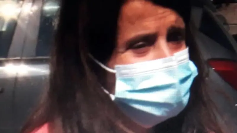 Uxoricidio ad Agnosine: in lacrime sul luogo del delitto la sorella di Giusi Di Luca - Foto Gabriele Strada /Neg © www.giornaledibrescia.it