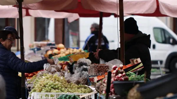 Mercato della frutta e della verdura - © www.giornaledibrescia.it