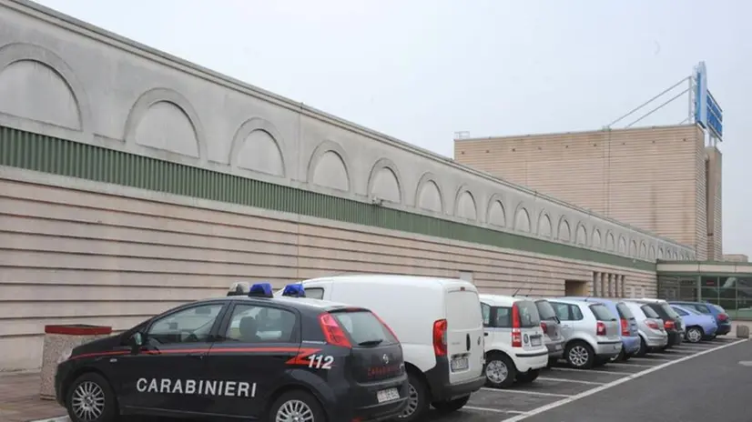 L'episodio è accaduto nel parcheggio del centro commerciale Le Rondinelle di Roncadelle - © www.giornaledibrescia.it