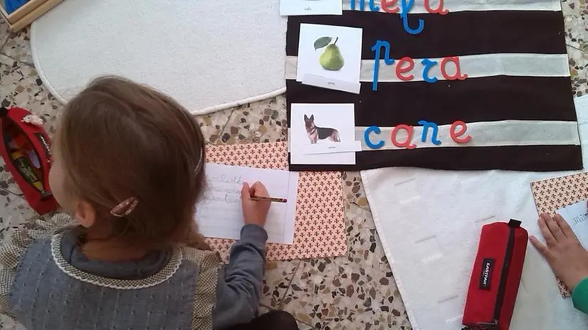 Si impara a leggere e scrivere, in una scuola parentale cittadina - © www.giornaledibrescia.it