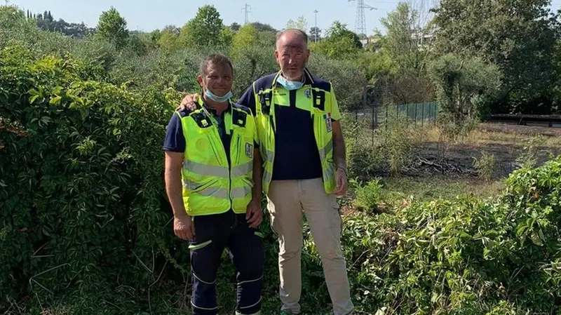 Sprezzanti del pericolo, i due manutentori intervenuti ieri - © www.giornaledibrescia.it