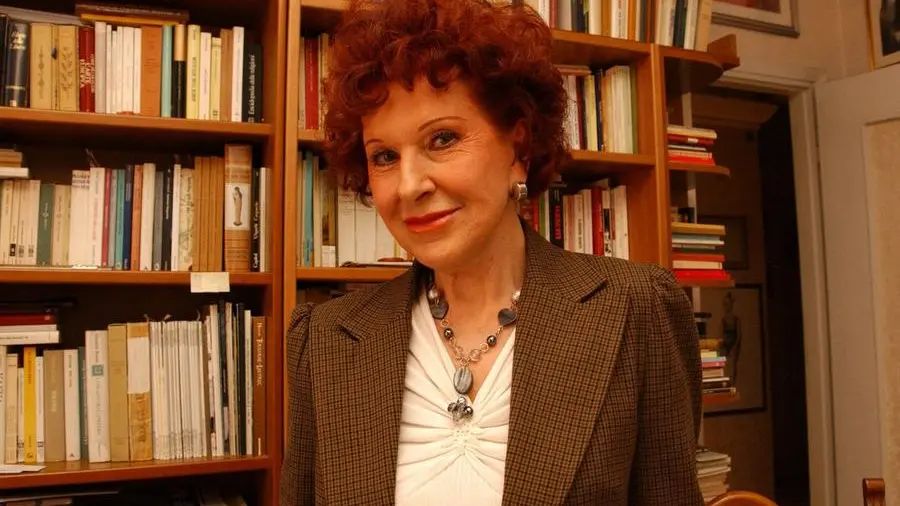 L’autrice Curzia Ferrari nella sua casa di Milano