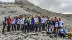 Il gruppo dei partecipanti a Climbing for climatesulle nevi del Calderone