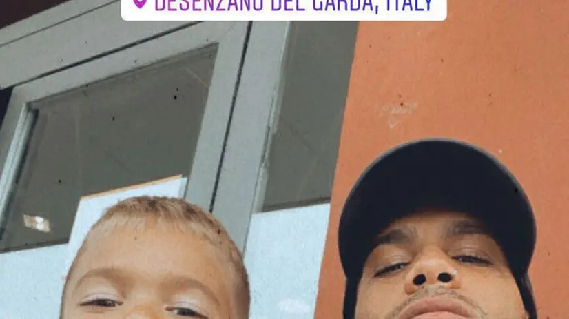 Jacobs con il figlio in una storia di Instagram -© www.giornaledibrescia.it
