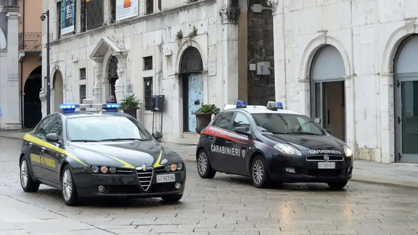 L'operazione che ha portato ai fermi è stata condotta da Fiamme Gialle e Arma - Foto Marco Ortogni/Neg © www.giornaledibrescia.it