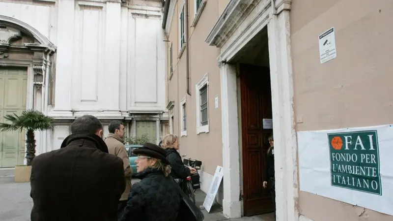L'ingresso alla caserma Goito durante una delle scorse edizioni delle Giornate del Fai © www.giornaledibrescia.it