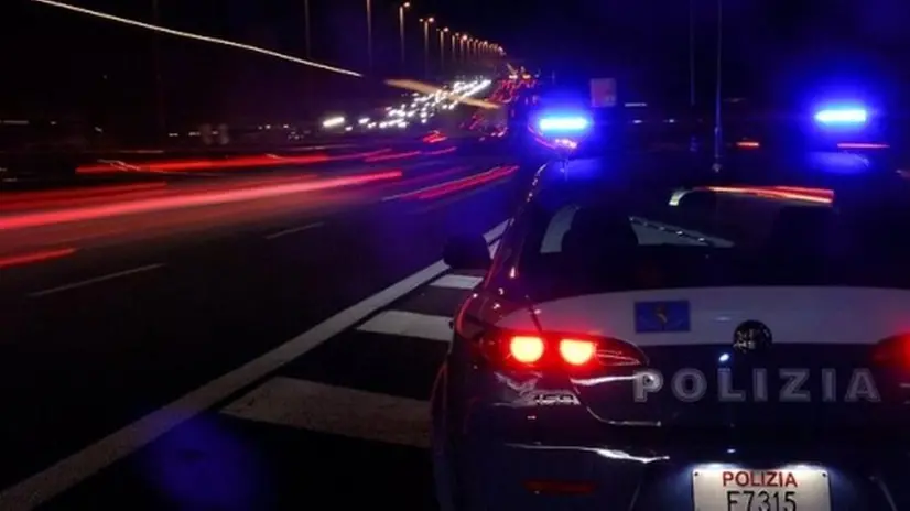 Polizia Stradale di notte (foto simbolica) - © www.giornaledibrescia.it