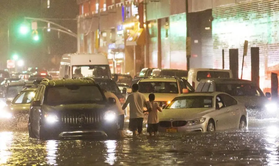 New York, dichiarato lo stato di emergenza per alluvioni: è la prima volta