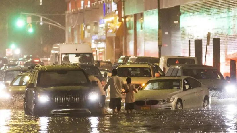 New York, dichiarato lo stato di emergenza per alluvioni: è la prima volta