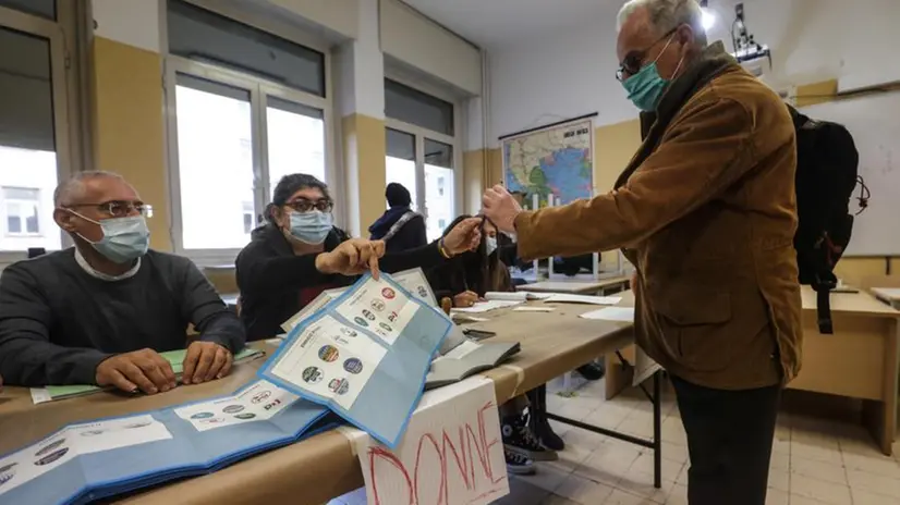 Elettori al voto per il ballottaggio a Roma - Foto Ansa  © www.giornaledibrescia.it