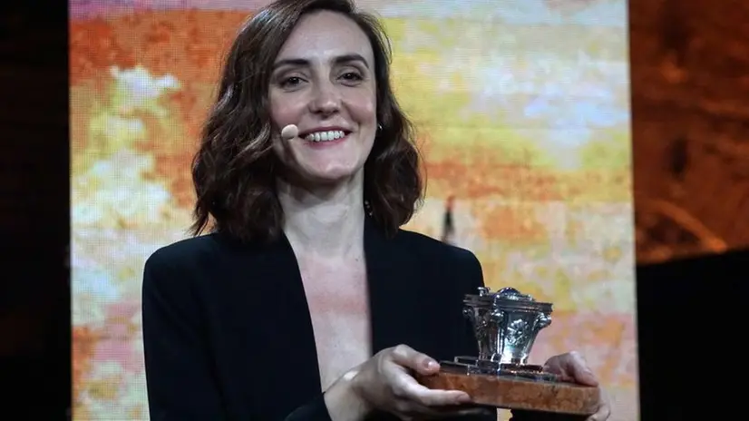 La scrittrice Giulia Caminito, vincitrice del Premio Campiello 2021 - Foto Ansa/Andrea Merola © www.giornaledibrescia.it