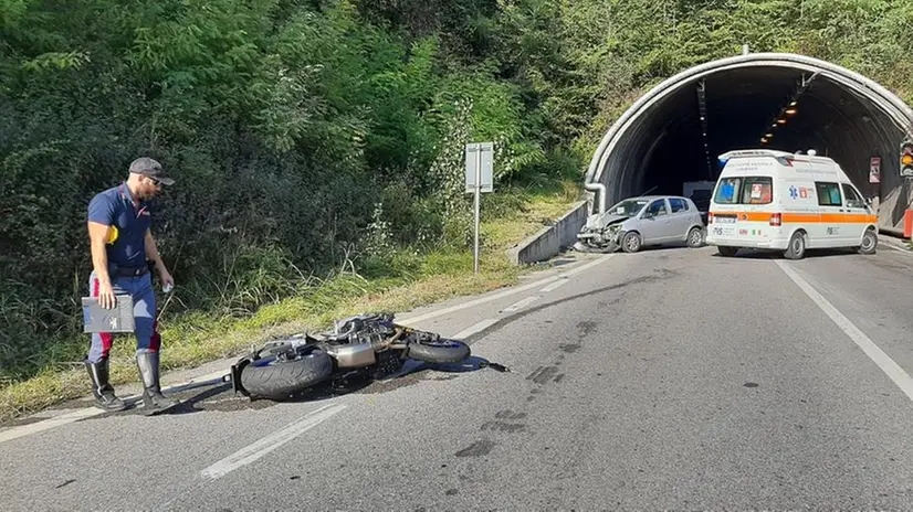 Schianto sulla 45 bis, un ferito e traffico in tilt