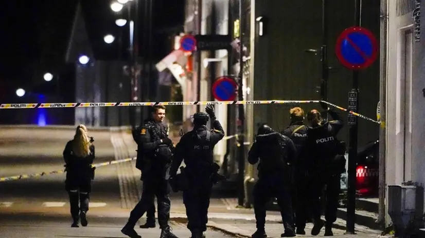 Norvegia: con arco e frecce uccide e ferisce