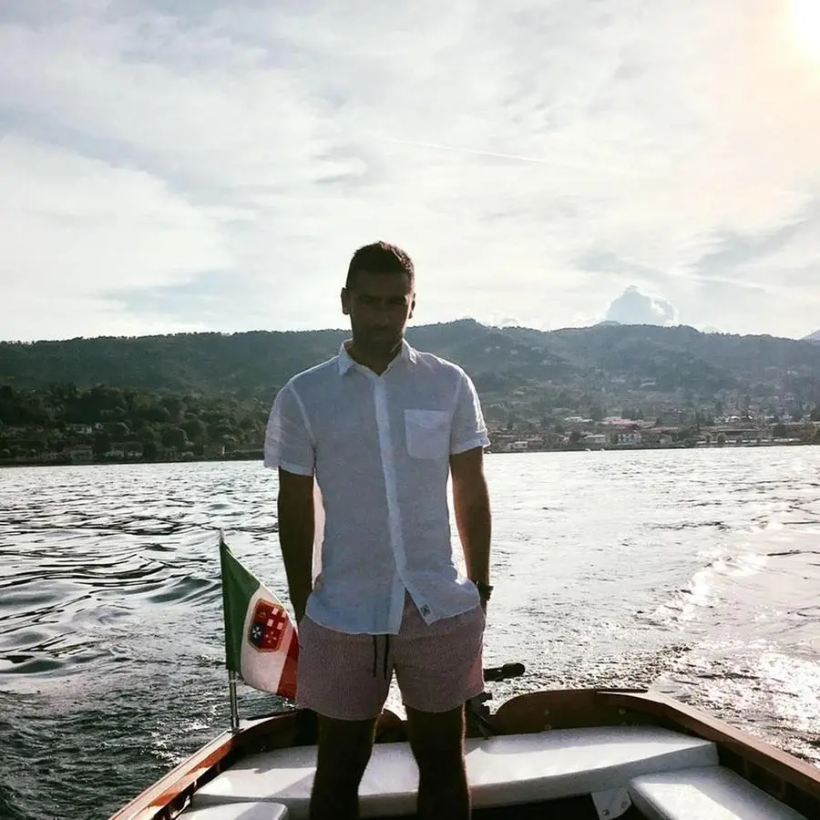 Umberto Garzarella in barca in uno scatto tratto dalla sua pagina Facebook