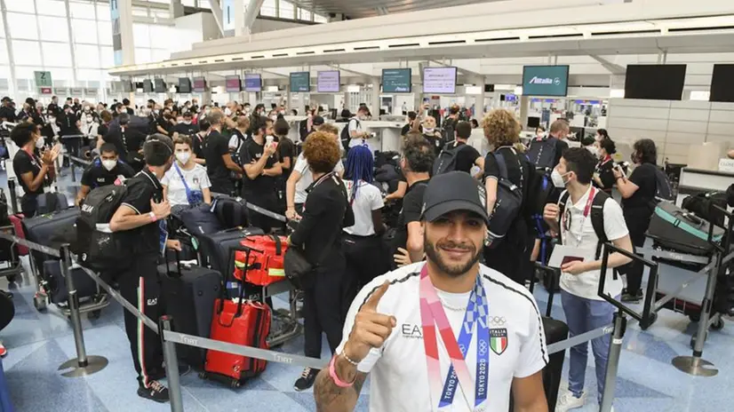 Folla in aeroporto per Marcell Jacobs
