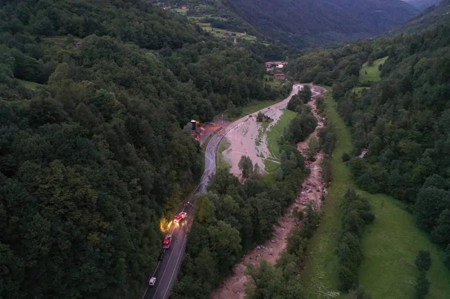 Le immagini dal drone dello smottamento dalla Val Finale, a Monno