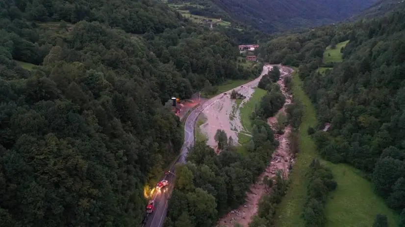 Le immagini dal drone dello smottamento dalla Val Finale, a Monno