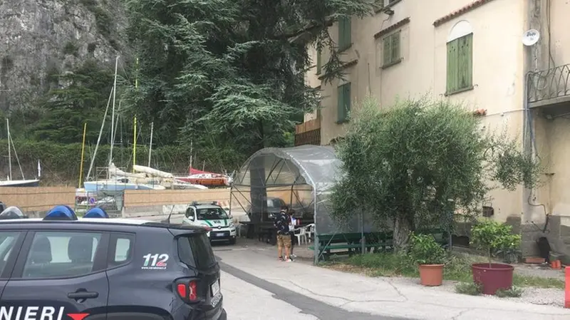 Lo stabile a Tremosine dove è stato trovato il corpo senza vita del giovane