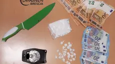 Coltello, contanti e droga sequestrati dai carabinieri di Chiari